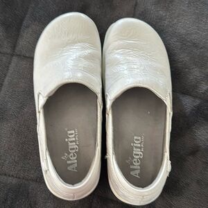 Nursing shoes